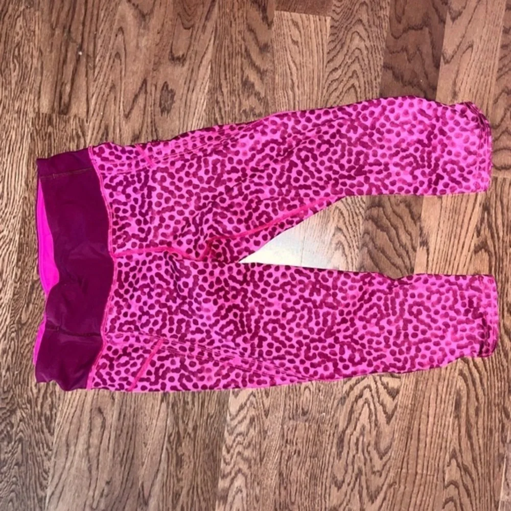 Lululemon‎ Athleisure Workout Stretchy Sport Cropped Capris Leggings